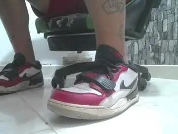 Chaturbate Free Porn Cam of srfindomfeet_