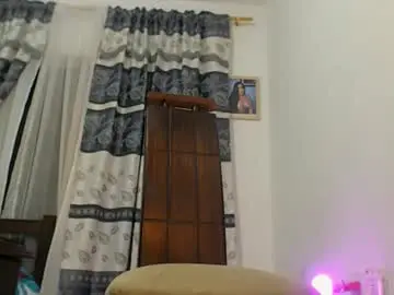 Chaturbate Live Sex Cam of camila_blandexxxx