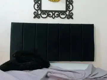 Chaturbate Live Sex Cam of pinkqueen23