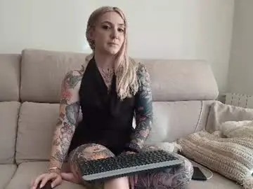 Chaturbate Live Sex Cam of tattoobbgirl