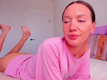 Chaturbate Live Sex Cam of awgustina_sweetheart22