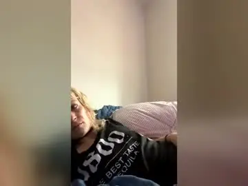 Chaturbate Live Sex Cam of tinylilgemini
