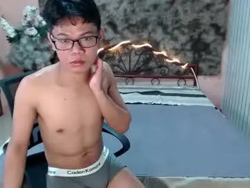 Chaturbate Live Sex Cam of urdreamboy_doms