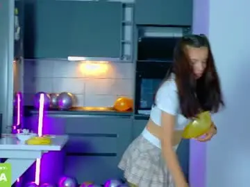 Chaturbate Live Sex Cam of yve_