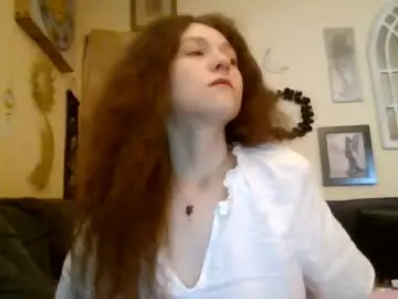 Chaturbate Live Sex Cam of queencrimsonlvx