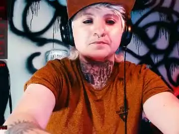 Chaturbate Live Sex Cam of ftmblueyes