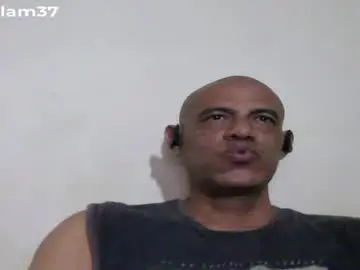 Chaturbate Nude Webcam of retlam37