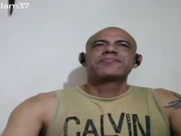 Chaturbate Live Sex Cam of retlam37
