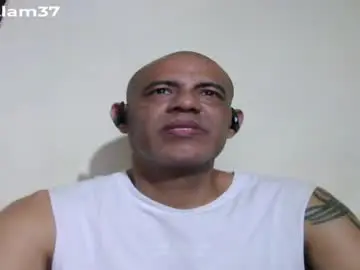 Chaturbate Live Sex Cam of retlam37