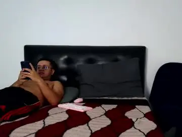 Chaturbate Free Live Porn of max_and_lilu2