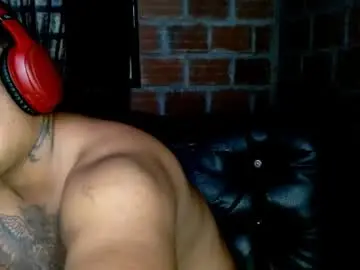 Chaturbate Live Porn of master_aron