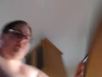 Chaturbate Live Sex Cam of suzyssecrets