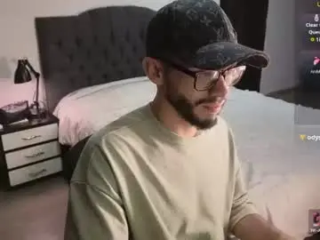 Chaturbate Live Sex Cam of phantom_bigger1