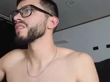 Chaturbate Free Live Porn of phantom_bigger1