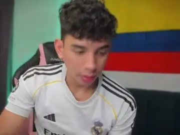 Chaturbate Live Sex of andrew_twink18