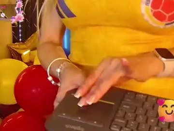 Chaturbate Live Sex Cam of evelynagrey