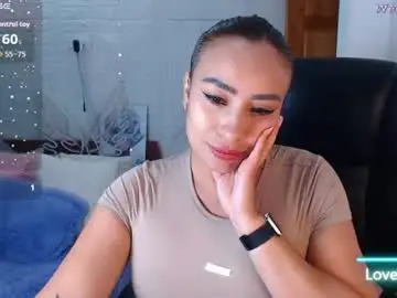 Chaturbate Live Sex Cam of paulina_galvis2700