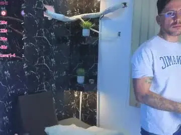 Chaturbate Live Sex Cam of dylanstonne1