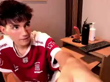 Chaturbate Live Sex Cam of christopher_robin4