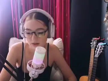 Chaturbate Live Sex Cam of avi_nile