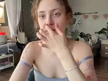Chaturbate Live Sex Cam of holydori