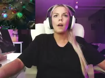 Chaturbate Free Porn Cam of tinykylie