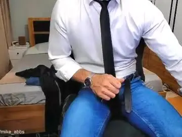 Chaturbate Live Sex Cam of mikestrip