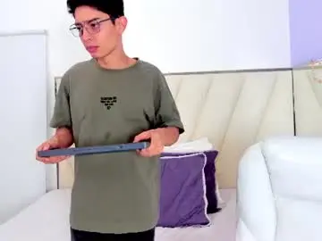 Chaturbate Live Sex Cam of ethan12_
