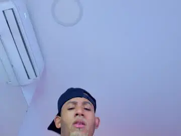Chaturbate Best live sex cam show of bento_fox