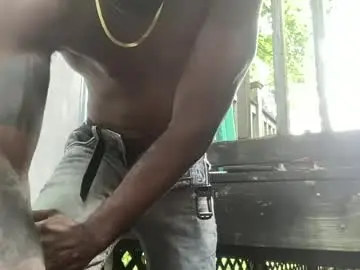 Chaturbate Live Sex Cam of masterleakypipe
