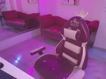 Chaturbate Best live sex cam show of emiily_andrews
