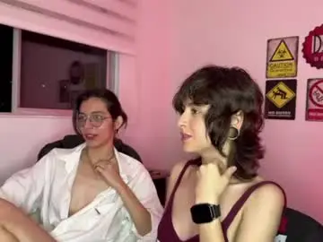 Chaturbate Live Sex Cam of twilightmuses