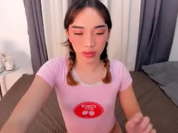 Chaturbate Live Sex Cam of hugecock_pretty123