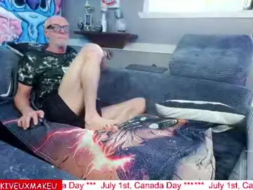 Chaturbate Live Sex Cam of kiveuxmakeu