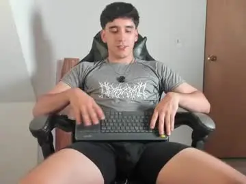 Chaturbate Best live sex cam show of leo_jones389