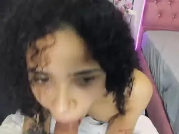 Chaturbate Live Sex Cam of mazeekiin