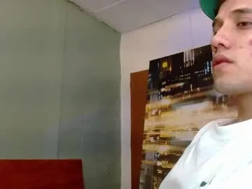 Chaturbate Free Porn Cam of alexgiraldo__