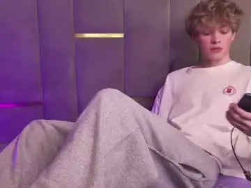 Chaturbate Live Sex of curlytwinkboy