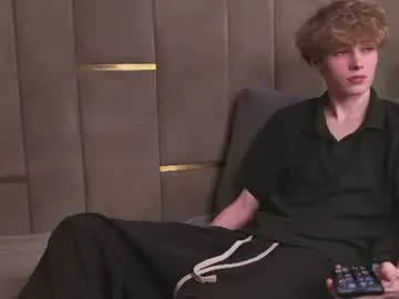 Chaturbate Free Porn Cam of curlytwinkboy