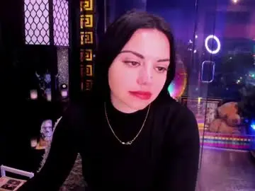 Chaturbate Live Sex Cam of alma_pearl