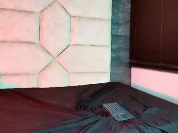 Chaturbate Live Sex Cam of divine____