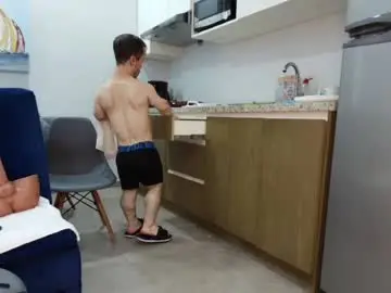 Chaturbate Live Porn of midgettripod1