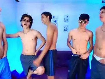 Chaturbate Live Sex Cam of chillbicrew