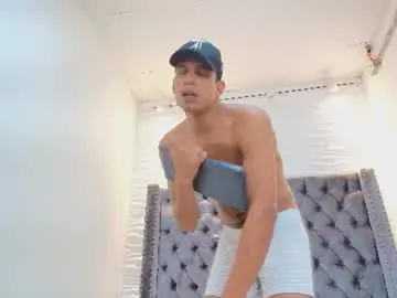 Chaturbate Nude Webcam of tommy_jones2