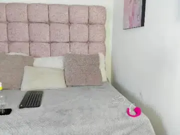 Chaturbate Free Porn Cam of melodiroux_