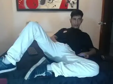 Chaturbate Live Porn of andrescoll25