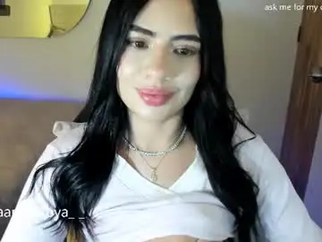 Chaturbate Live Sex Cam of sara_medellin
