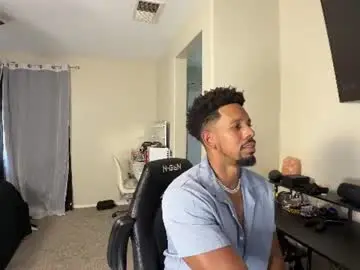 Chaturbate Live Sex Cam of 10inch_gymjunky