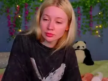 Chaturbate Live Sex Cam of lillie_berry