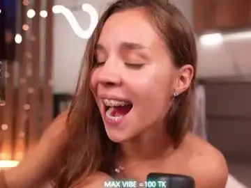 Chaturbate Free Porn Cam of mon1_day